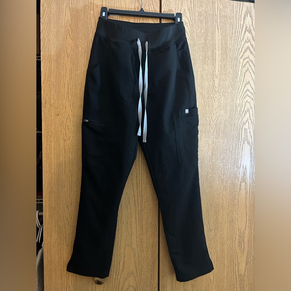 Figs Women’s black yola high waisted petite skinny scrub pants small